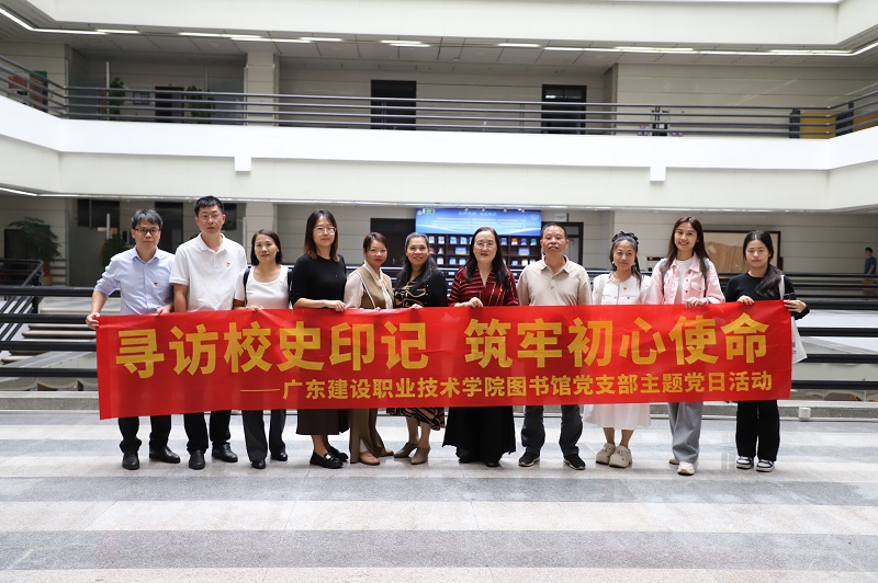 3.参观广工图书馆.jpg