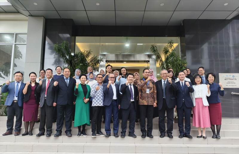省厅教育代表团与印尼IPB大学代表合影.jpg