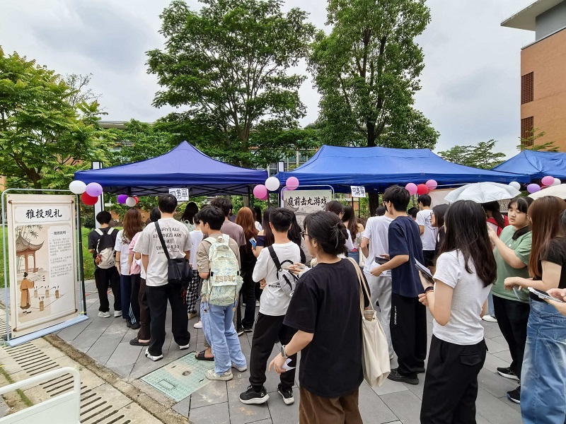 5.师生踊跃参加文化市集体验活动.jpg