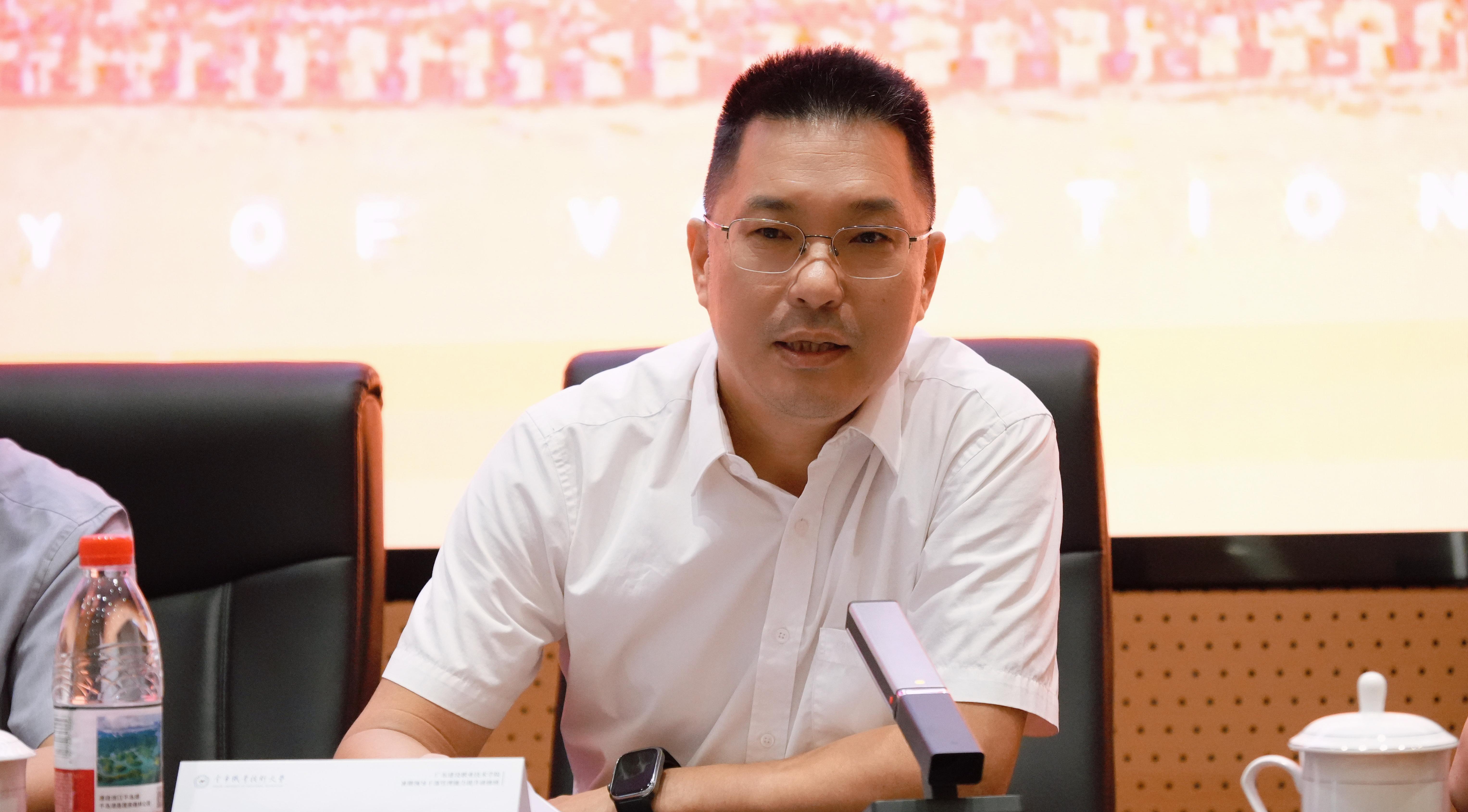 3.学校党委书记李国章作开班动员讲话.jpg