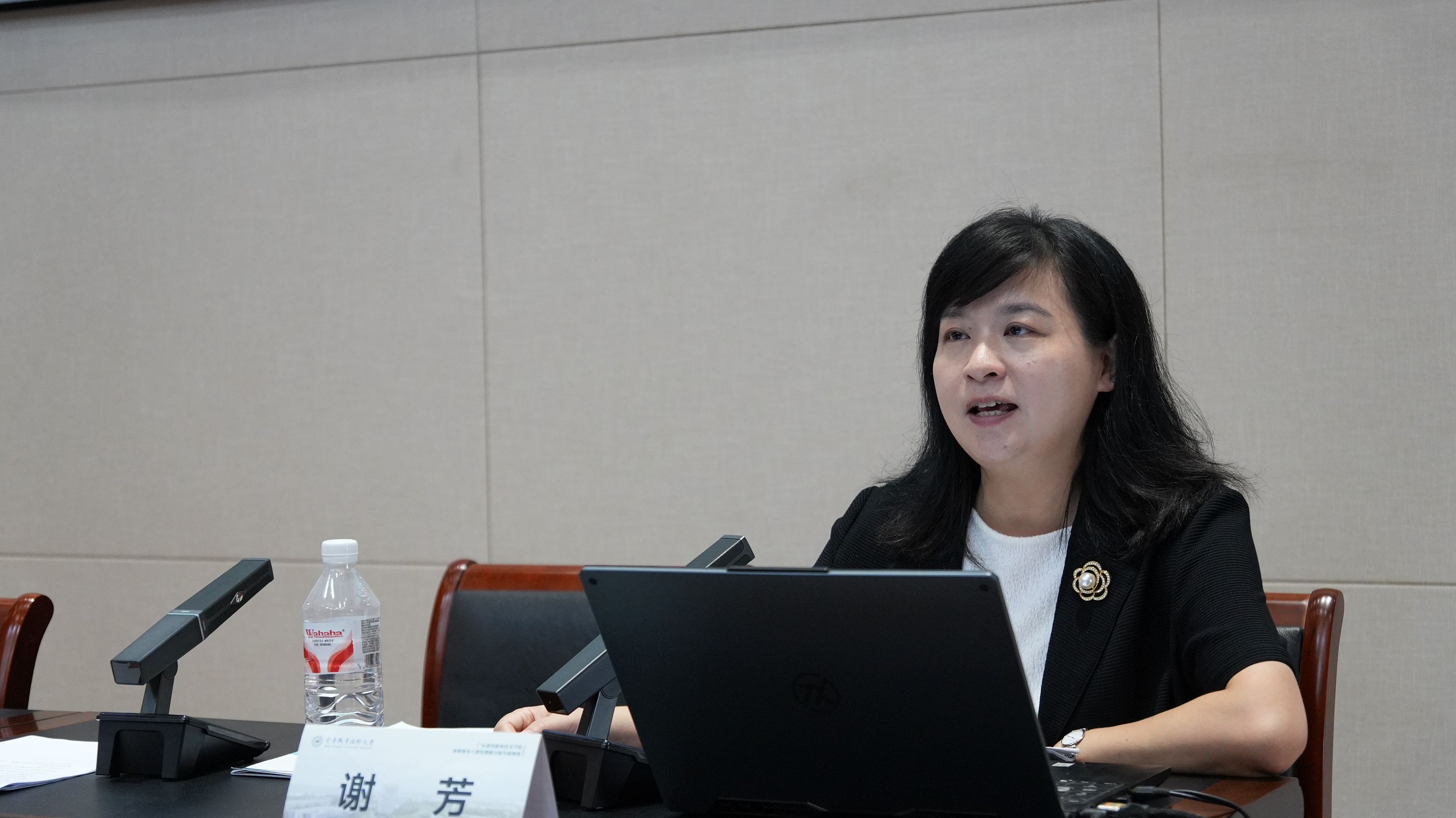 11浙江省委党校经济教研部教授谢芳授课.jpg