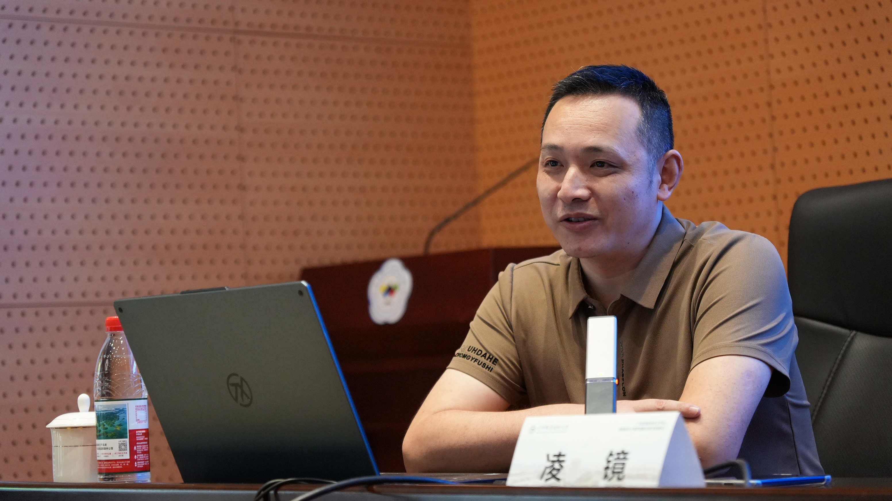 6金华职业技术大学学工部部长凌镜授课.jpg