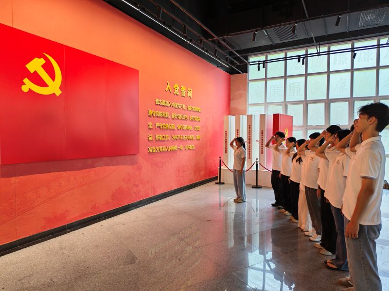 重温入党誓词.jpg